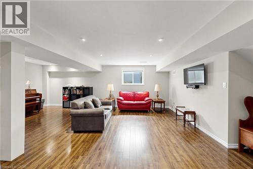 18 Gateway Avenue, West Lincoln, ON - Indoor Photo Showing Living Room