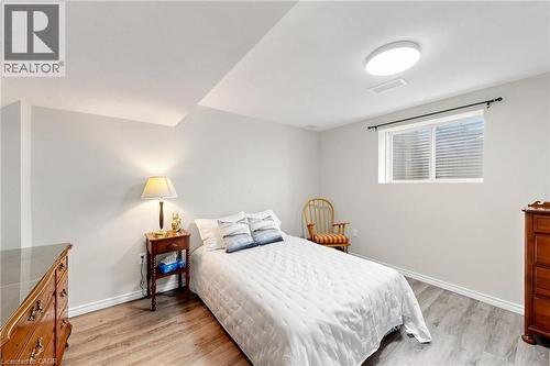 18 Gateway Avenue, West Lincoln, ON - Indoor Photo Showing Bedroom
