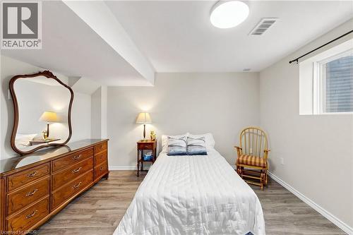 18 Gateway Avenue, West Lincoln, ON - Indoor Photo Showing Bedroom