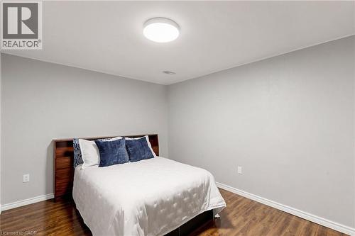 18 Gateway Avenue, West Lincoln, ON - Indoor Photo Showing Bedroom