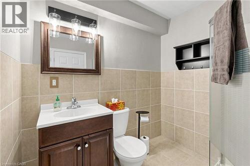 18 Gateway Avenue, West Lincoln, ON - Indoor Photo Showing Bathroom