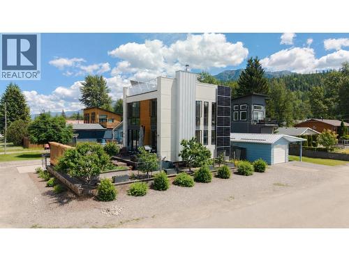 1502 2nd Avenue  Fernie, BC V0B 1M0