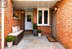 58 ROBARTS CRESCENT  Ottawa, ON K2L 4A5