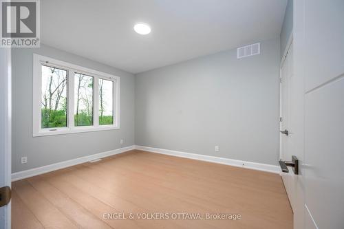 424 Ginger Crescent, Ottawa, ON 