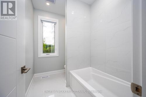 424 Ginger Crescent, Ottawa, ON 
