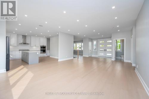 424 Ginger Crescent, Ottawa, ON 