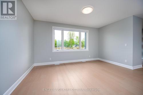 424 Ginger Crescent, Ottawa, ON 