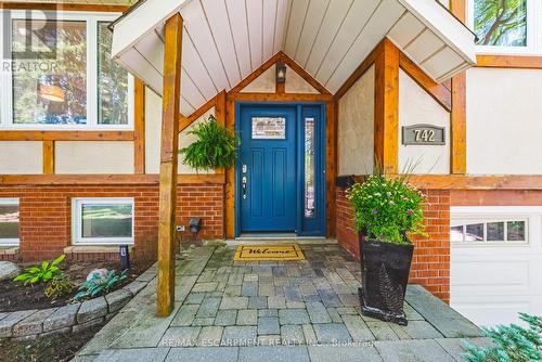 742 Francis Road, Burlington, ON - Outdoor With Exterior