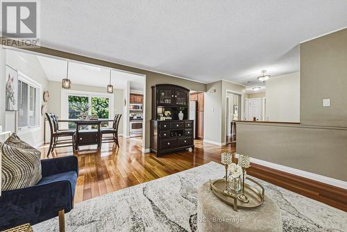 742 Francis Road, Burlington, ON - Indoor Photo Showing Living Room