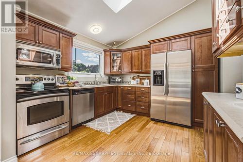 742 Francis Road, Burlington, ON - Indoor Photo Showing Kitchen