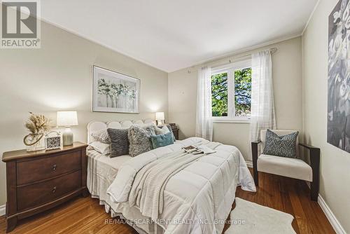 742 Francis Road, Burlington, ON - Indoor Photo Showing Bedroom
