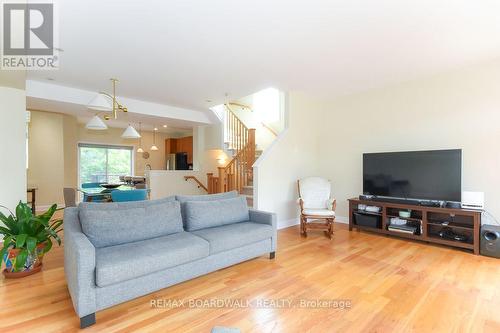 51 Drouin Avenue, Ottawa, ON - Indoor Photo Showing Living Room