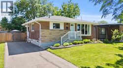 27 BOBOLINK Road  Hamilton, ON L9A 2P3
