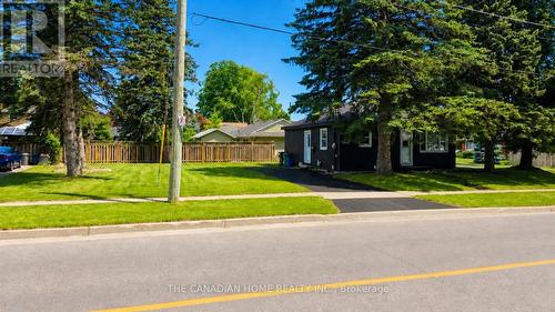 142 WINSTON BOULEVARD  Cambridge, ON N3C 1L9