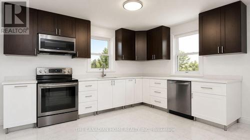 142 Winston Boulevard, Cambridge, ON - Indoor Photo Showing Kitchen
