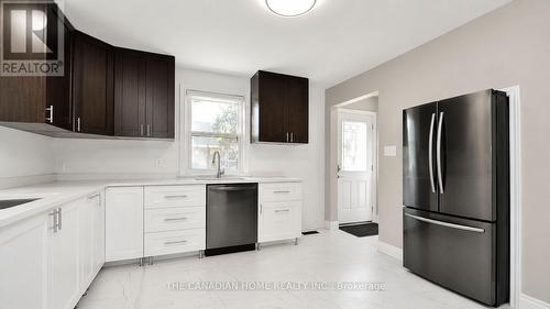 142 Winston Boulevard, Cambridge, ON - Indoor Photo Showing Kitchen