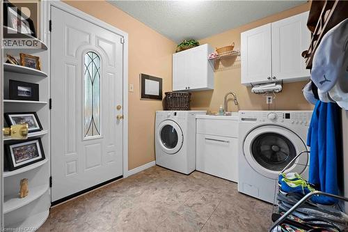 59 Randolf Court, Hamilton, ON - Indoor Photo Showing Laundry Room