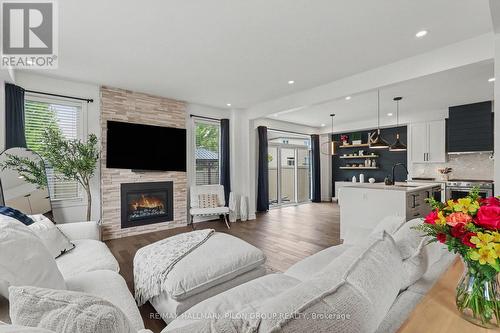 368 Hepatica Way, Ottawa, ON 