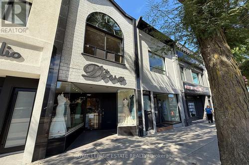 1194 St Clair Avenue W, Toronto, ON 