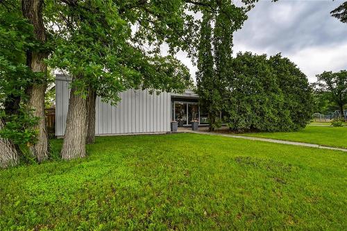 419 Moray Street  Winnipeg, MB R3J 3A7