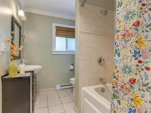 4103 Highway 2 Highway, Wellington, NS - Indoor Photo Showing Bathroom