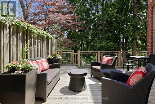 Deck overlooking the ravine - 41 Ridge Drive, Toronto, ON 