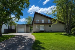 1115 Rue de L'Acadie  Chambly, QC J3L 1N8