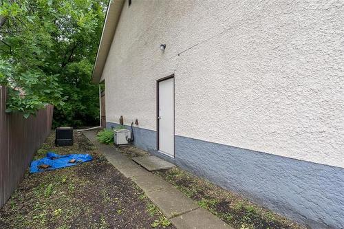 4518 Roblin Blvd, Winnipeg, MB 
