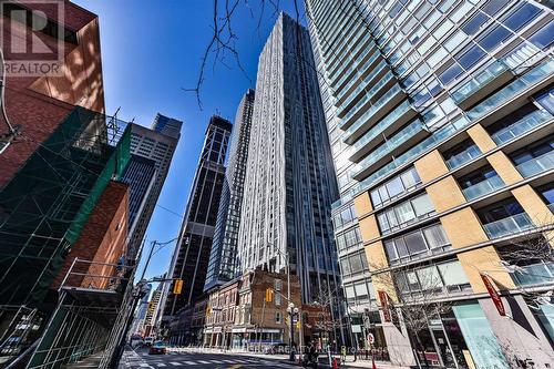 3208 - 1 YORKVILLE AVENUE  Toronto, ON M4W 0B1