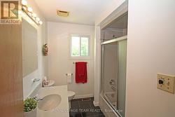 Main Bathroom - 