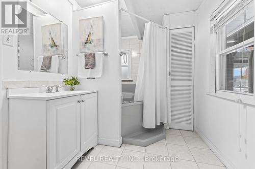 main floor bathroom - 1407 Kottmeier Road, Thorold, ON 