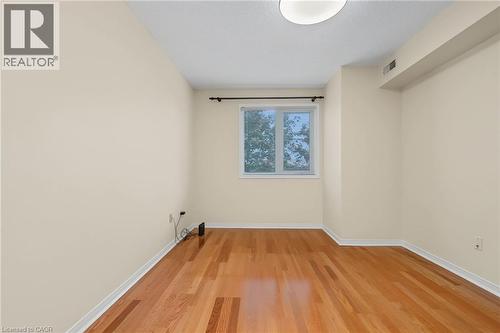 Room featuring wood-finish flooring, a single window, and a ceiling-mounted light fixture - 117 E Bristol Road E Unit# 64, Mississauga, ON 