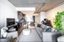 Salon - 209-5255 Av. Du Parc, Montréal (Le Plateau-Mont-Royal), QC 
