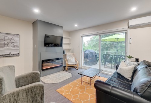 Salon - 122-82 Rue Desjardins, Magog, QC - Indoor Photo Showing Living Room With Fireplace