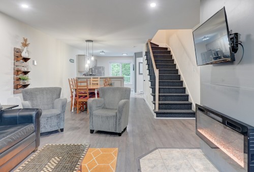 Vue d'ensemble - 122-82 Rue Desjardins, Magog, QC - Indoor Photo Showing Living Room With Fireplace