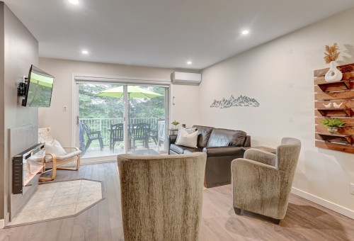 Salon - 122-82 Rue Desjardins, Magog, QC - Indoor