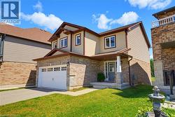 47 NEWCASTLE Court  Kitchener, ON N2R 0G7