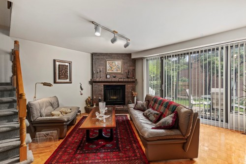 Salon - 6590B Ch. Kildare, Côte-Saint-Luc, QC - Indoor Photo Showing Living Room With Fireplace