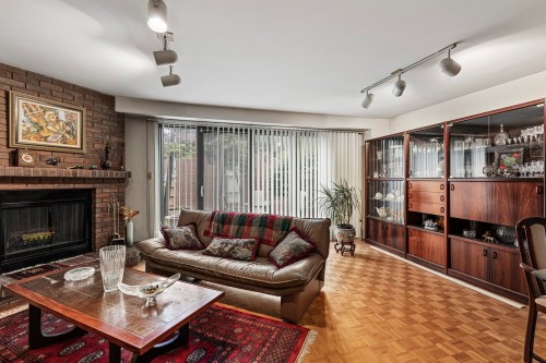Salon - 6590B Ch. Kildare, Côte-Saint-Luc, QC - Indoor Photo Showing Living Room With Fireplace