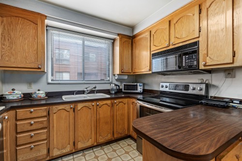 Cuisine - 6590B Ch. Kildare, Côte-Saint-Luc, QC - Indoor Photo Showing Kitchen With Double Sink