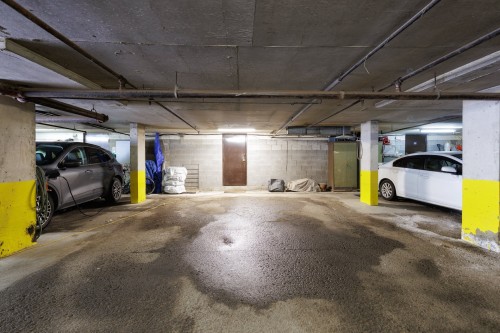 Garage - 6590B Ch. Kildare, Côte-Saint-Luc, QC - Indoor Photo Showing Garage