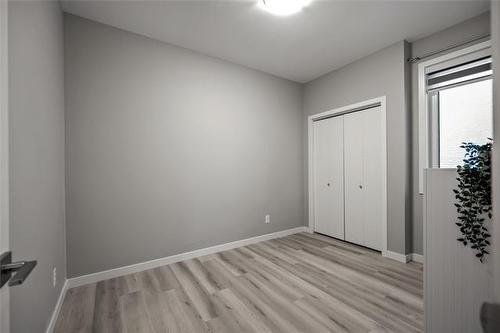 82 Jim Gauthier Dr, Winnipeg, MB 