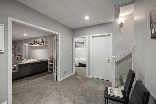 82 Jim Gauthier Dr, Winnipeg, MB 