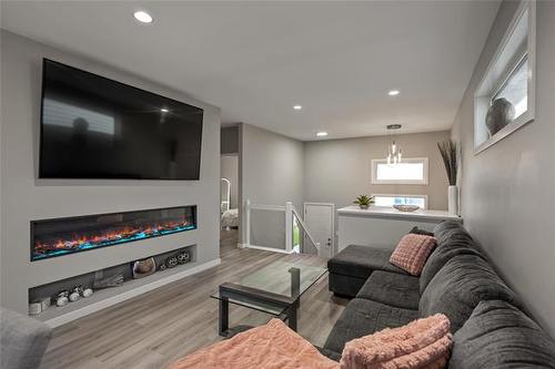 82 Jim Gauthier Dr, Winnipeg, MB 