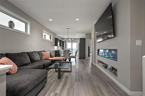 82 Jim Gauthier Dr, Winnipeg, MB 