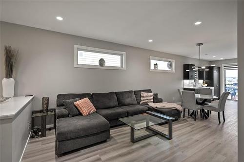 82 Jim Gauthier Dr, Winnipeg, MB 