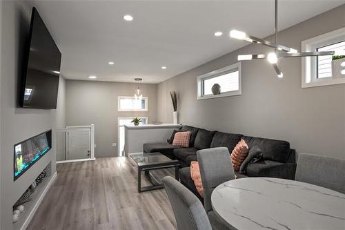 82 Jim Gauthier Dr, Winnipeg, MB 