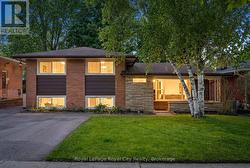 229 ROSS AVENUE  Kitchener, ON N2A 1V7