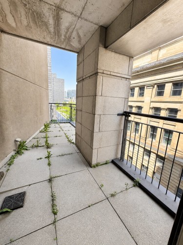 Balcon - 200-340 Rue Du Champ-De-Mars, Montréal (Ville-Marie), QC 