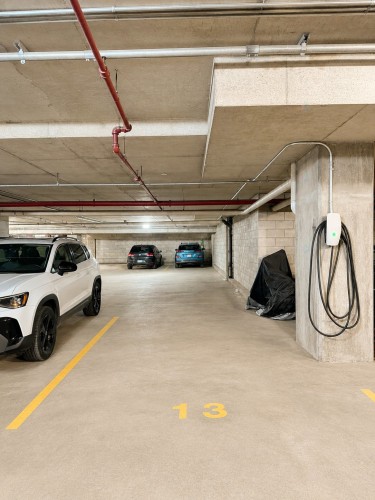 Garage - 200-340 Rue Du Champ-De-Mars, Montréal (Ville-Marie), QC 